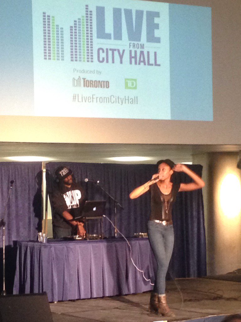 mctotheneil's tweet photo. #livefromcityhall checking out live hip hop with #Xolisa https://t.co/vsAVxgRlKJ