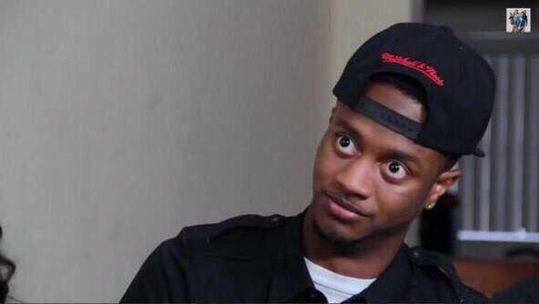 thefemaleboook's tweet image. people in movies have this kind of breakfast and they only grab a strawberry and be like "gotta go hun!"