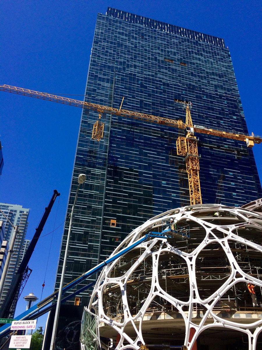 9outham's tweet photo. Amazon #WebDevCon at their new campus https://t.co/M2eGnVc3XU