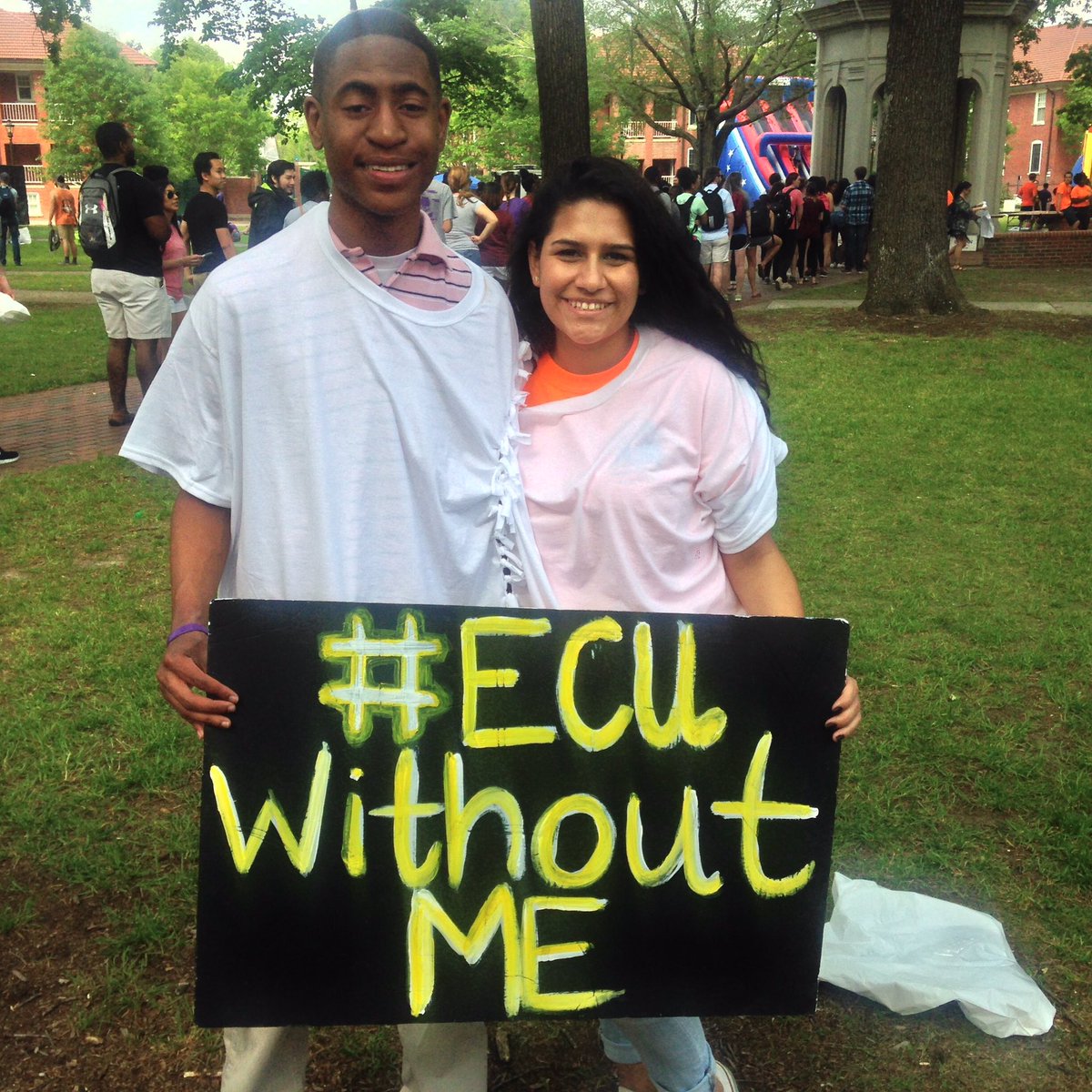 lolwhatevrmaria's tweet image. #ECUWithoutMe 💜💛