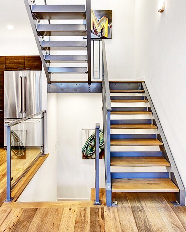 IdbuildSeattle's tweet photo. We ❤️ floating steel staircases #idbuild #Windermere #seattlerealestate #new obstruction #development #modern https://t.co/U0xxvh2Fgw