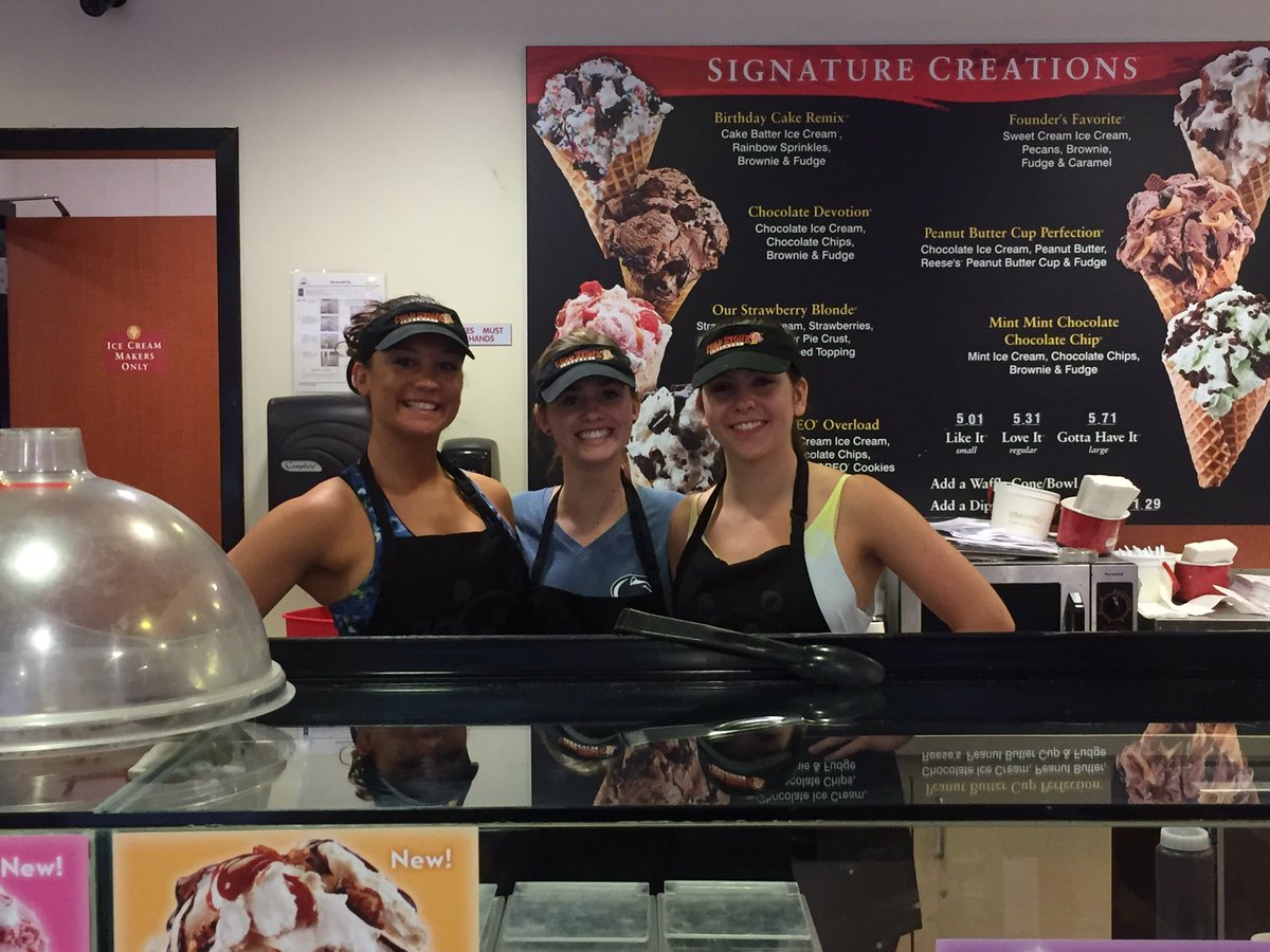 Come get some ice cream and support your favorite dance team!! We'll be here 'til 9 pm!! 🍦👯👍🏻