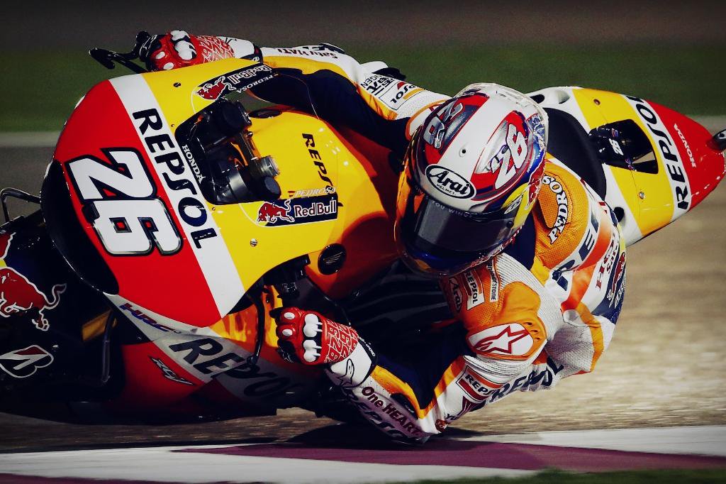 zdravkost's tweet image. Samurai Dani Pedrosa ⚔️ slicing through the night at Lusail on his Repsol Honda. #OTD #MotoGP 2015 #QatarGP #Q2