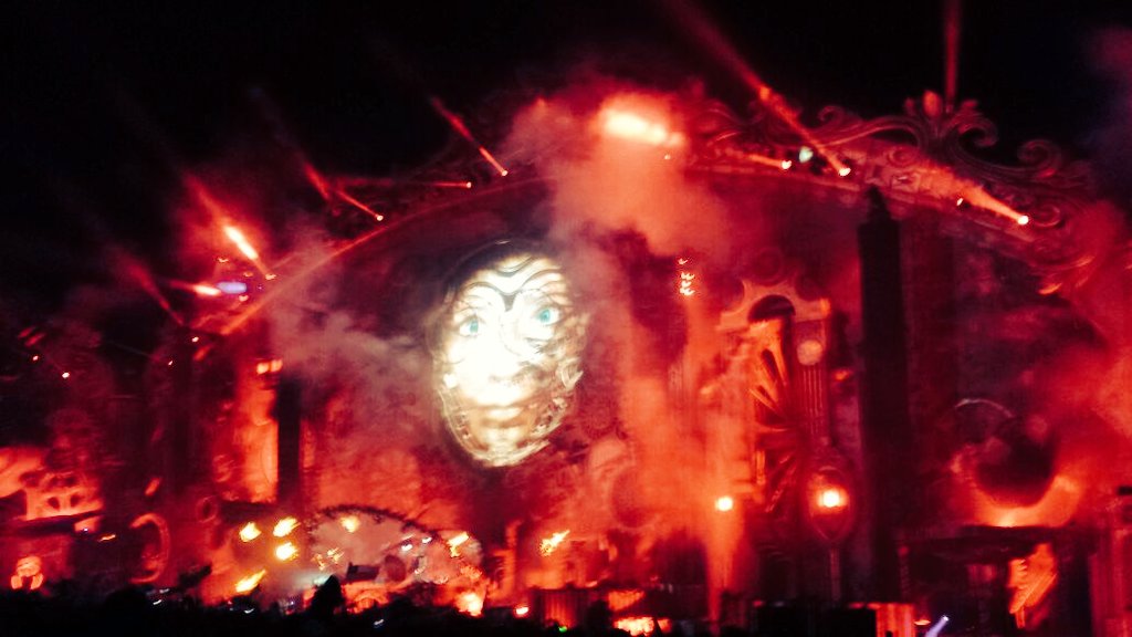 markinvinis's tweet photo. Momento único pprt #TomorrowlandNoMultishow https://t.co/Y3Eu9sRvHM