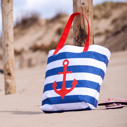 Already started put #holidaymusthaves together and <a href="/izabelapeters/">Izabela Peters</a> #newengland beacg bag has made it. #fbloggers