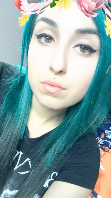 Redyed my hair last night .😘💙 https://t.co/MIJyd2S9d0<a href="/tag/5sosbestfans2016"class="tags"><span>#5sosbestfans2016</span></a>