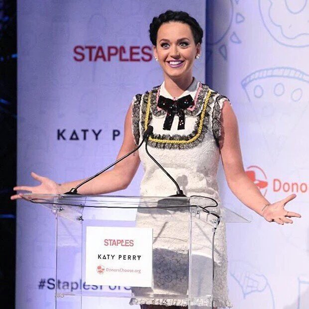 KatyCatsChile's tweet image. Katy Perry en el evento #StaplesForStudents.