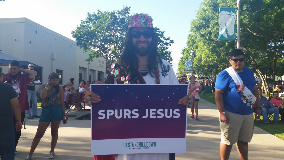 knycoleg's tweet image. Just met Spurs Jesus. #PACfest #spursjesus