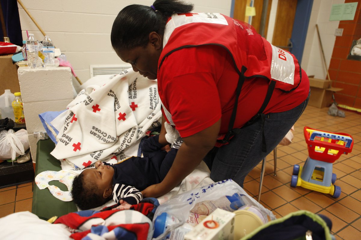 RedCross's tweet image. Help families stay warm after disaster w/ 6 blankets. #Help1Family by donating $30: rdcrss.org/1WZXaa5