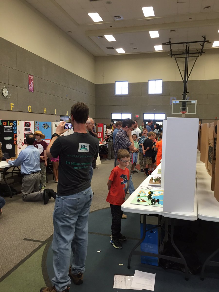 lambert_kellie's tweet photo. Great turnout for the #reaganrays #QUESTfair this evening! #LISDleads https://t.co/BwfNSKu4VK