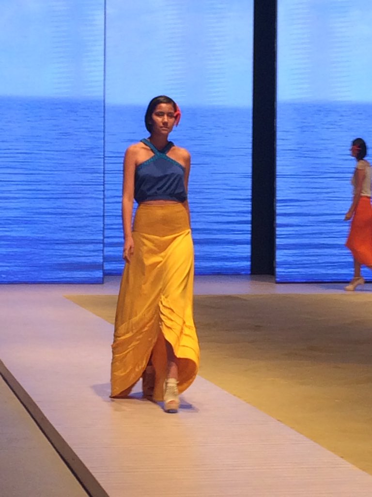 crisanris's tweet photo. Diseños de Samira Pinedo #PeruModa2016 https://t.co/9Q6EB3Pldq