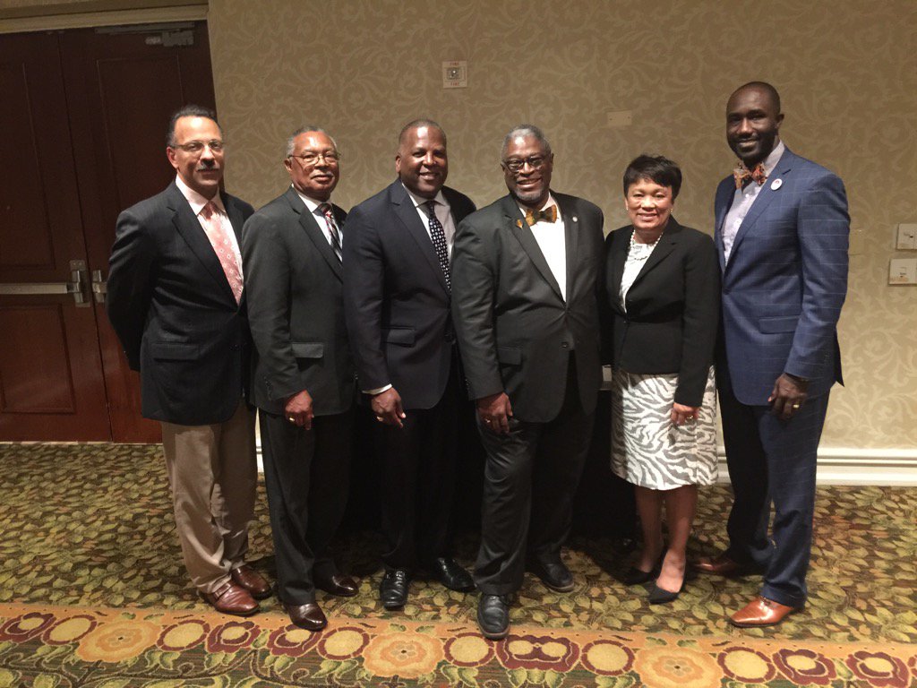 MayorSlyJames's tweet photo. The new Executive Officers plus outgoing Pres. Mayor #SteveBenjamin of #aama16 #kansascity https://t.co/pGe40IVlnE