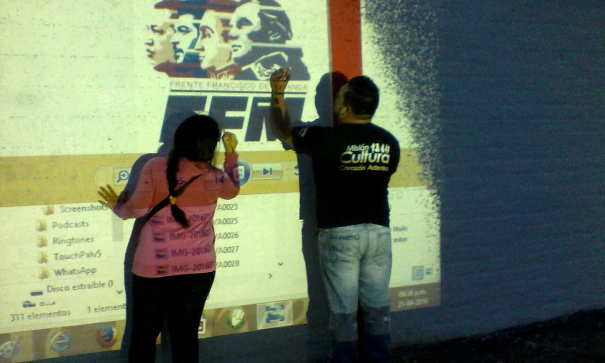 leotriana938's tweet photo. #movimientoxlapazylavida @JqAuventudPSUV @ffm_oficial juventud d @AnrosNacional agitación de calle @todasconvielma https://t.co/Ir16pdhX11