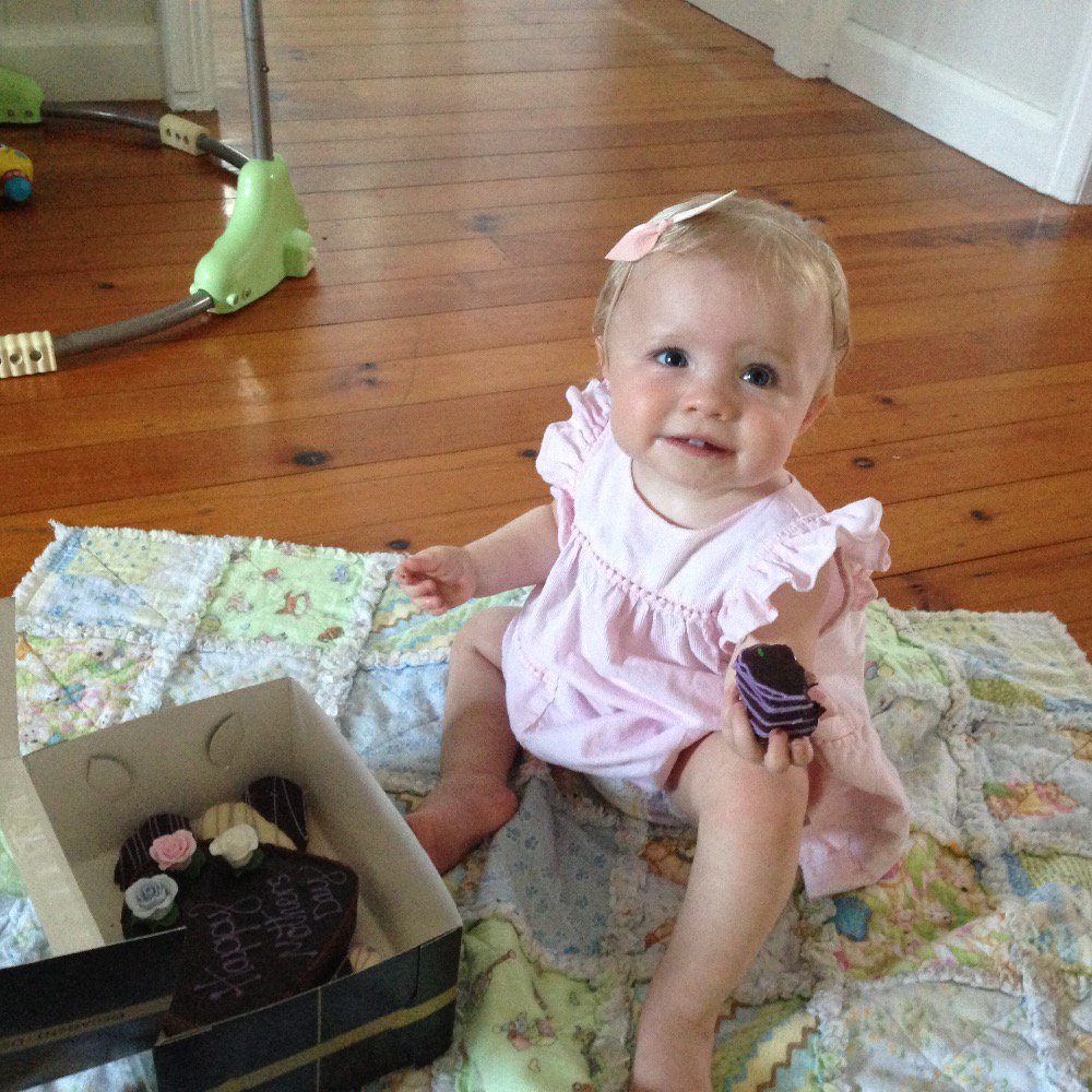 ErinUEdwards10's tweet photo. Thank you #shingleinn for an early delicious Mother's Day surprise - Lola is taking me for high tea https://t.co/QNAZ6uZa2Z