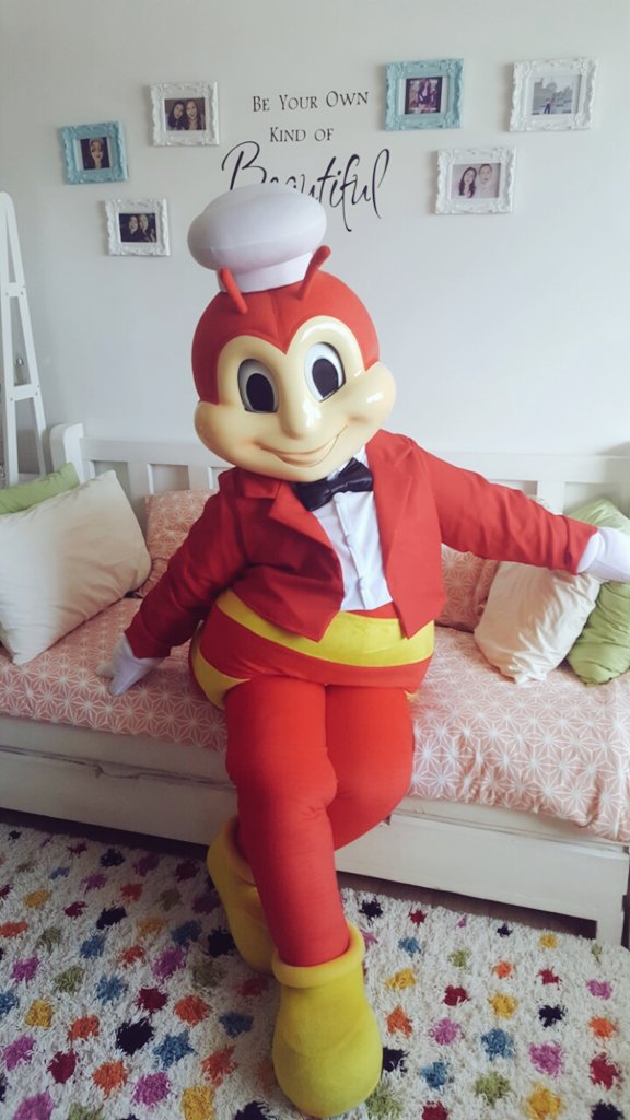 Look who visited to personally deliver a bucket of Chickenjoy!!! 
💕 💕 💕  #ChickenjoyNation