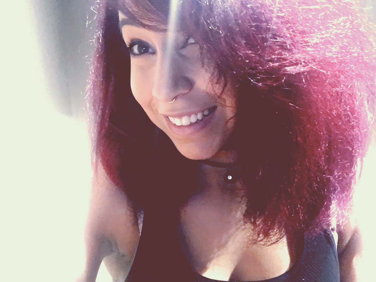 llyyrriicc__'s tweet photo. selfie accidents that turn out well?💁🏽✨ #chubbycheeks #thefrizzisreal https://t.co/nLkvI5euQ2