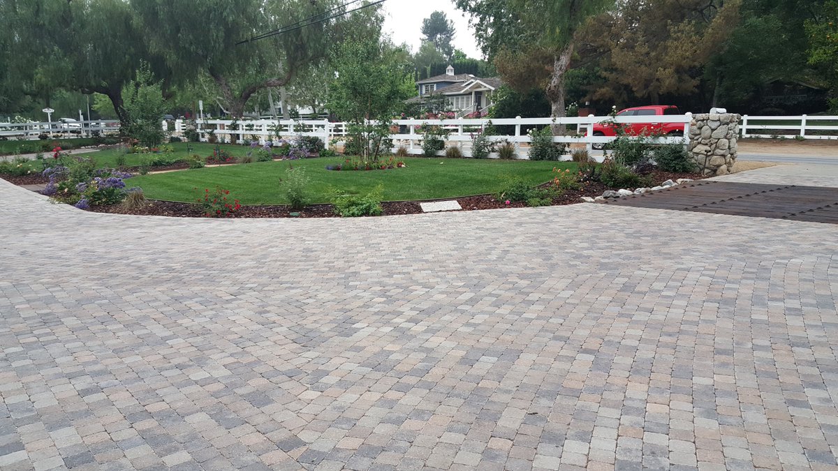 gen_stone's tweet photo. #GenesisStoneworks installed this beautiful runner pattern #paverdriveway in Hidden Hills, Ca.  #pavers https://t.co/2S6zv8i8iD