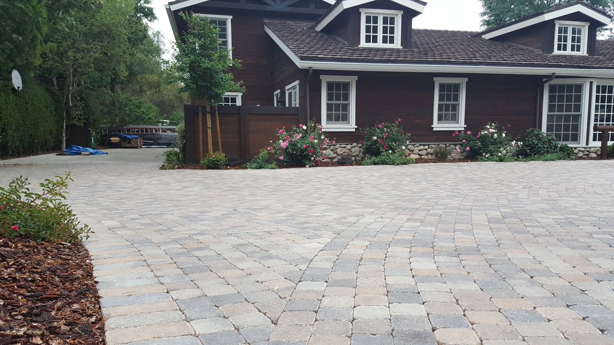gen_stone's tweet photo. #GenesisStoneworks installed this beautiful runner pattern #paverdriveway in Hidden Hills, Ca.  #pavers https://t.co/2S6zv8i8iD