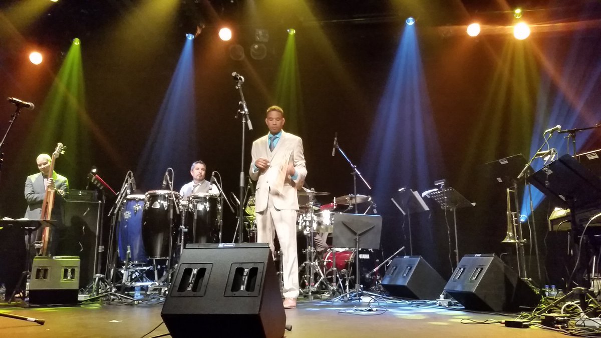 evesdom's tweet photo. Gala Latina excelente evento, felicidades #PECUM https://t.co/6sqMO55kZp