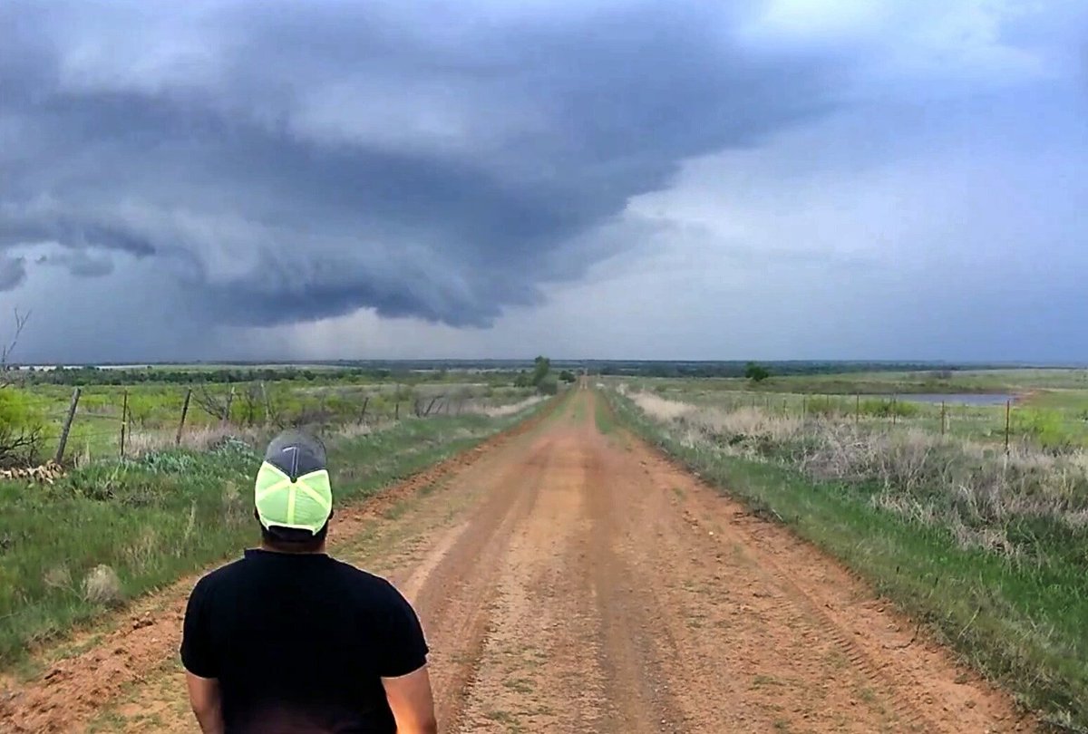 LoneStarStorms's tweet photo. One day I will do this full time! One day man... one day! #chaseeverything #mydream #ineedtoplaythepowerball https://t.co/vSFFx6aIxQ