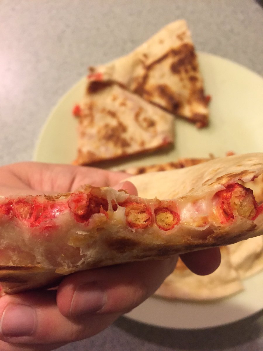 I just made a flaming hot Cheeto quesadilla and its fucking amazing YAS LOR...