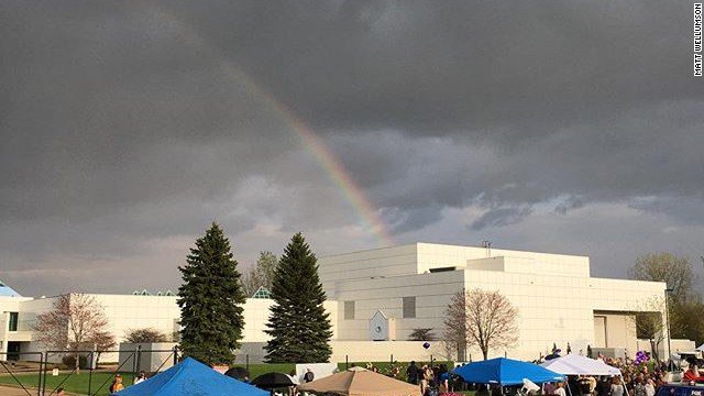 CNN's tweet photo. A rainbow shines over the memorial for Prince at Paisley Park Studios https://t.co/dRF0TOagEM https://t.co/b5ON0oIDOG