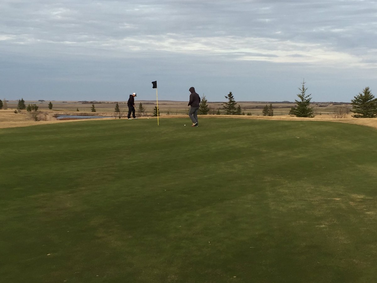 matthewscharf1's tweet photo. Squeezing a round in before hell breaks loose on the farm #plant16 @PerdueOasis @CPS_James @Molson_Canadian https://t.co/ccPHM45634