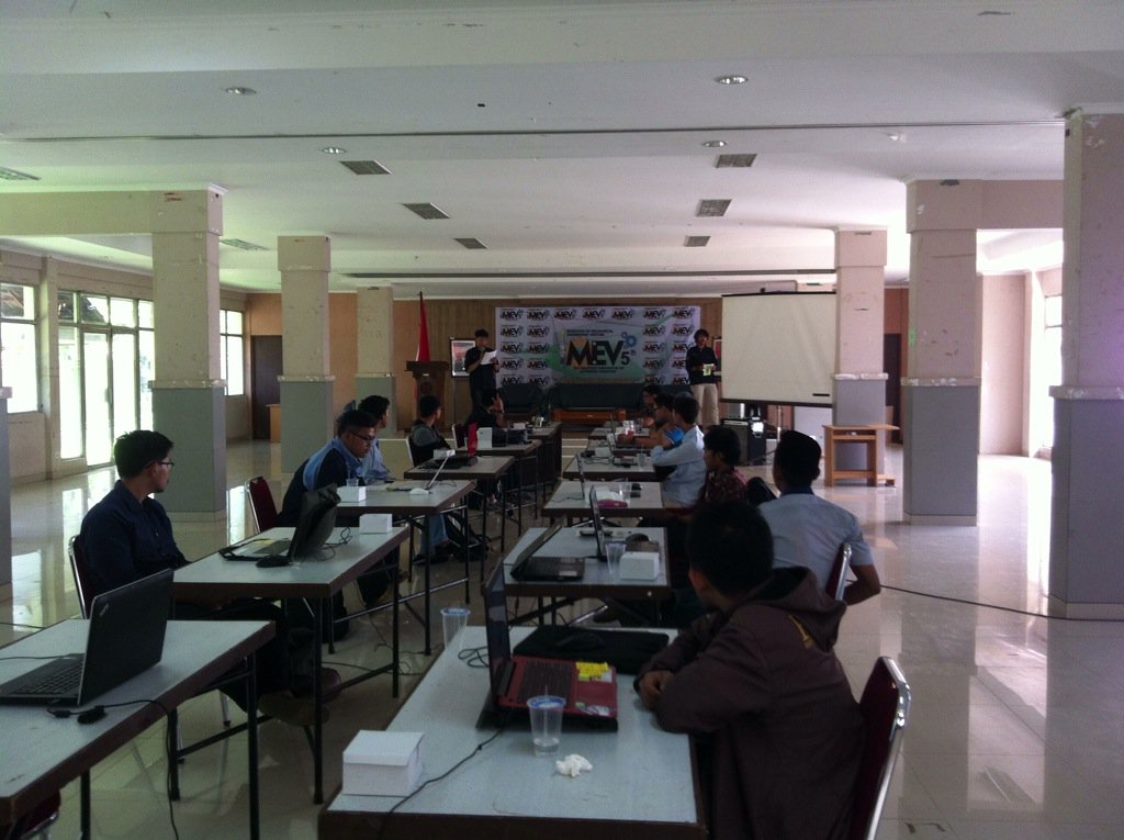 IMEV_PNJ's tweet photo. Hari ke-2 acara dari IMEV yaitu Design Challenge akan segera dimulai. #MakeYourMovement #IMEVPNJ #IMEV2016 https://t.co/Kpi9AeSvtx