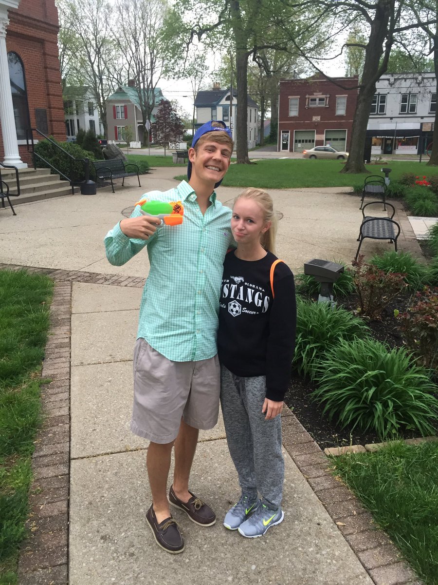 tfryman11's tweet photo. @SeniorStang2016 @Molly_McElroy Assassinated😴 https://t.co/GXLovnJxIp