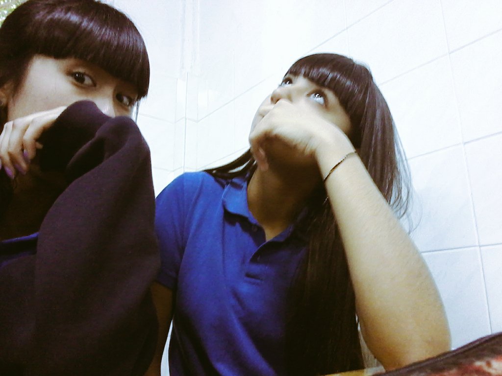 sxfiamartinezpa's tweet photo. En clase, prestando atención... JAJAJA 😂😂😂 https://t.co/zE6wAIcsy7