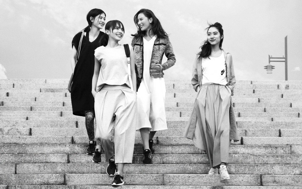 Wanpick_news's tweet photo. 【普段着をワンランクアップさせるスタイル・『アスレジャー』をラフに楽しむ 】ヨガウェアの流行で「頑張り過ぎない」ファッションに注目が集まっています。https://t.co/C9oBYVKycd #アスレジャー #Wanpick https://t.co/hu2xlld3A1