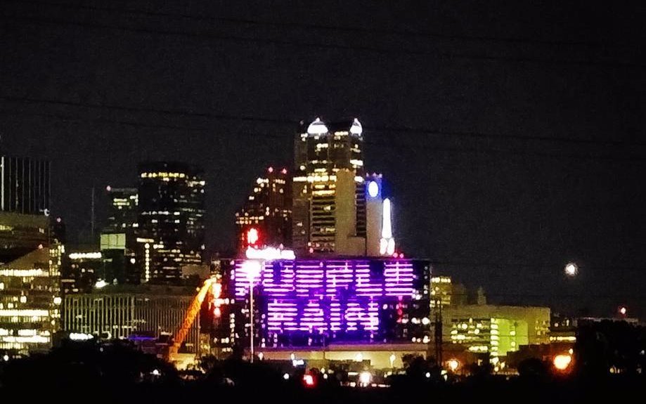 The_Yodacat's tweet photo. The Dallas Omni Hotel is the coolest building on Earth tonight. https://t.co/xNb53CmfUI