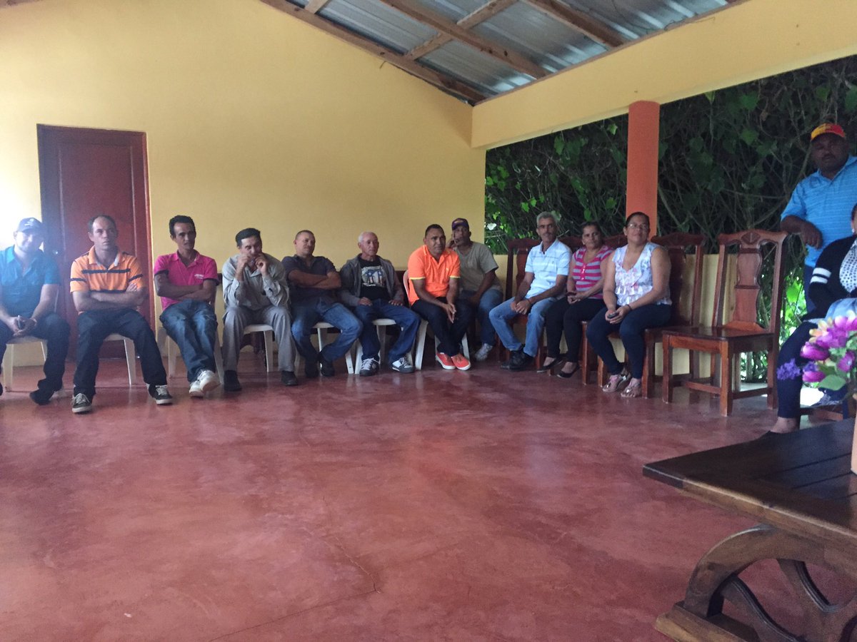wmarteestevez28's tweet photo. @GenaoHilda #MarinoCollante #JuanVargasMan en las #PlacetasSajoma @InformaPRSC @DPBalaguerista https://t.co/2THriXHUKr