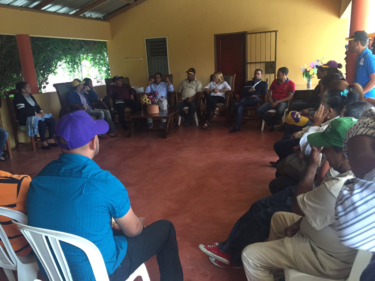 wmarteestevez28's tweet photo. @GenaoHilda #MarinoCollante #JuanVargasMan en las #PlacetasSajoma @InformaPRSC @DPBalaguerista https://t.co/2THriXHUKr