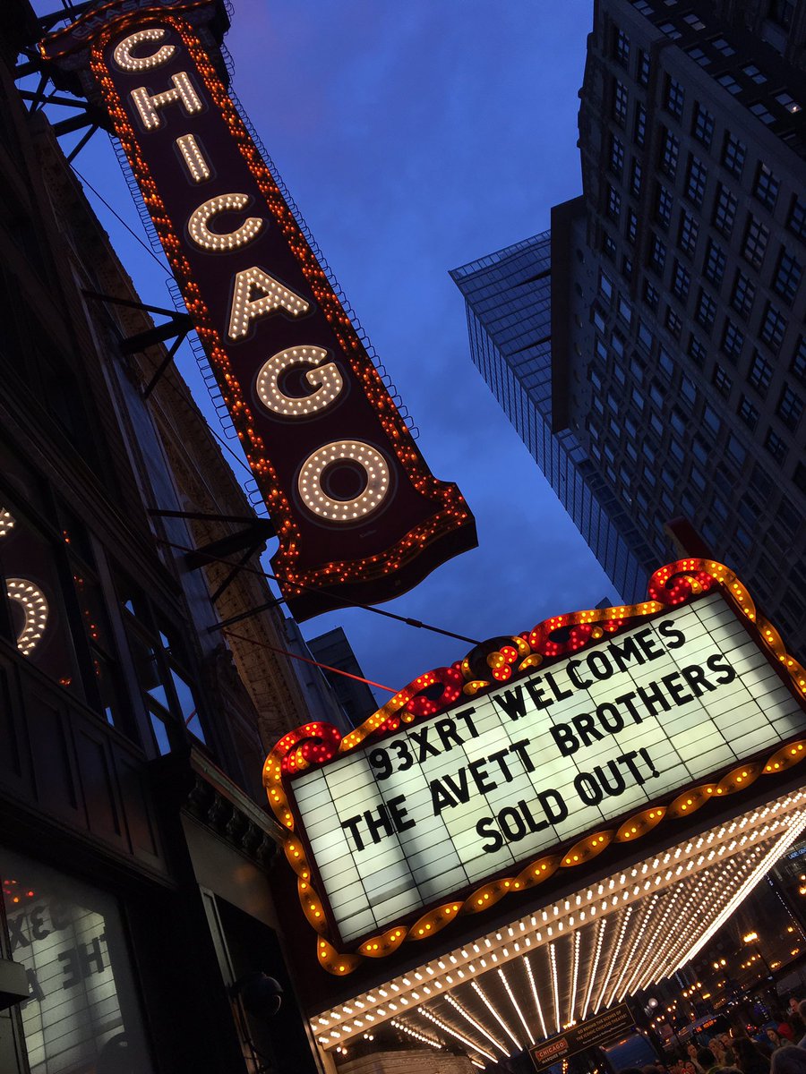 SarahCLizer's tweet image. And then Seth sang "When Doves Cry" and my head exploded. Thanks, boys. It was perfect. @theavettbros #AvettBrosChi