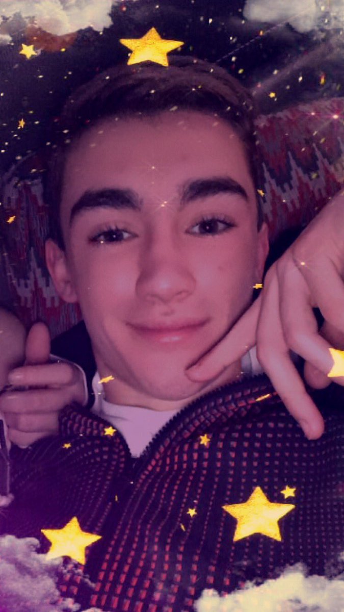 lizzie_frett's tweet photo. Happy birthday @brandonloverude ❗️❗️❤️❤️💘💘 https://t.co/hHH0s4RYvA