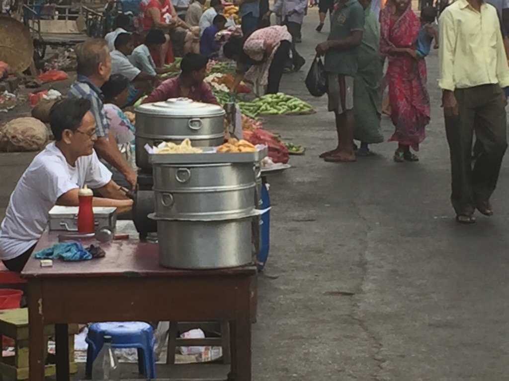 derekobrienmp's tweet photo. Rise &amp; Shine. #Kolkata tradition. Street side non-veg breakfast in Chinatown #food https://t.co/DuHgU6vMtk