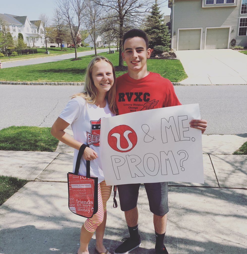 Congrats to <a href="/pey_day_/">Peyton Sventy</a> who was promposed to by <a href="/cory_morgan17/">Cory</a>!!♥️