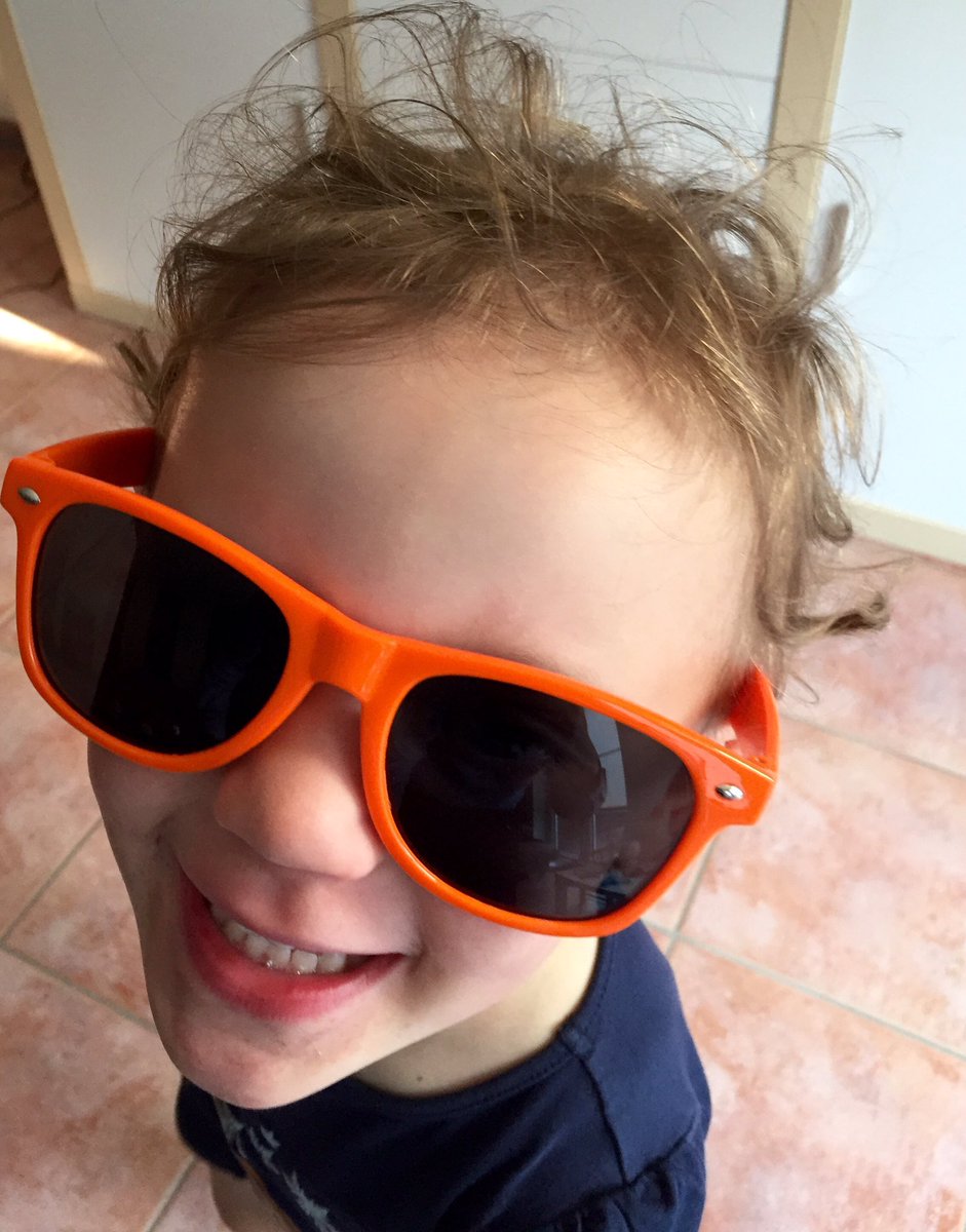 schuger's tweet photo. Krümel hat das Gimmick in der Dcd-Tasche entdeckt #dcdhh 😎 https://t.co/pqxf9L20cr