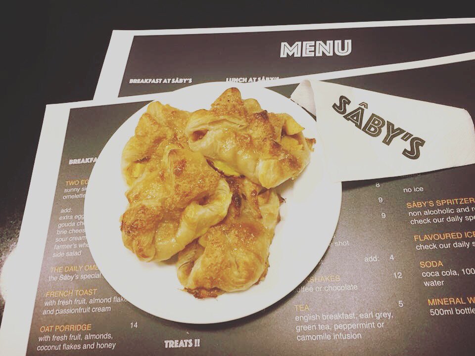 Sabyscafe's tweet photo. They are back!!! Apple Flappen. Scrumptious Dutch pastry delights! Only RM5 #sabyscafe #realcoffee #langkawicoffee https://t.co/p0Pw1RZPk2