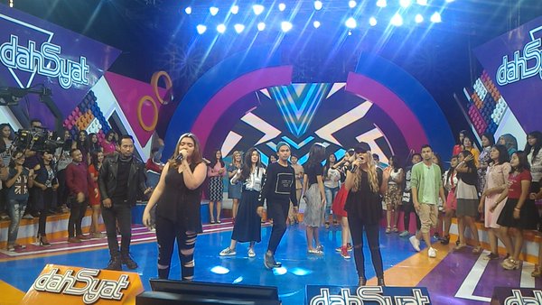 Sorry versinya <a href="/JEPEofficial/">JeBe & Petty</a> nih! Gak kalah keren kan? <a href="/JepeepsOfficial/">JEPEEPS OFFICIAL</a> <a href="/JePeeps_JKT/">JePeeps Jakarta</a> #JumatNgebut