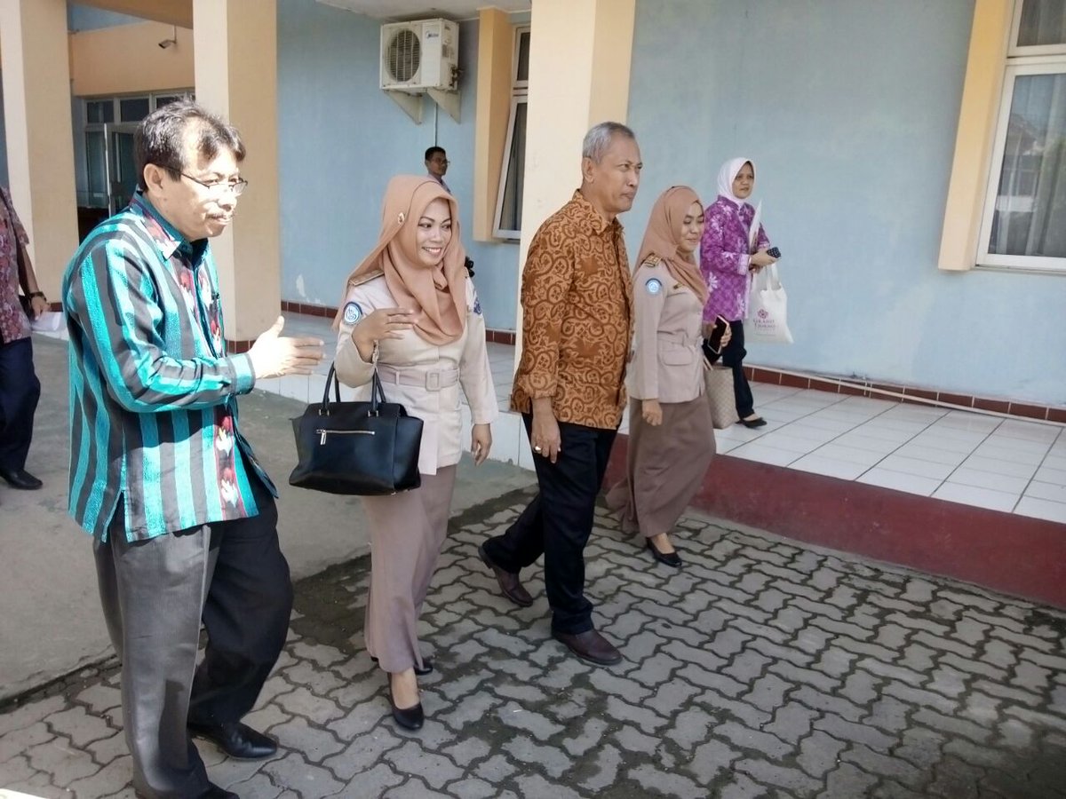 Mendampingi dirjen tangkap pada kunjungan kerja ke PPS Kendari @HumasBkipm <a href="/NarmokoPras/">Narmoko Prasmadji</a>
