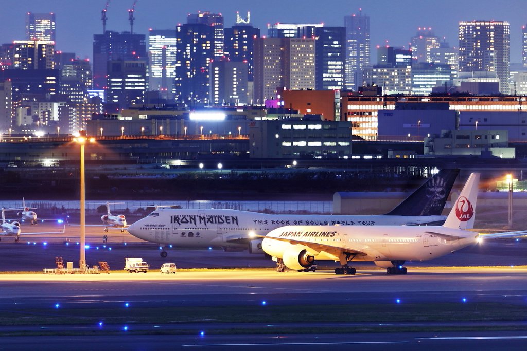 Beautiful skyline view at the  #HND snack bar! #EdForceOne snacks on #Falcons #Gulfstreams edforce.one/2016/04/ed-for…