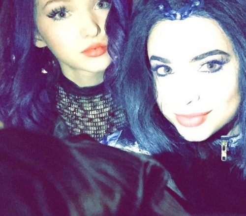 WinsomeSophie's tweet image. Me and my sister @MomentousMal