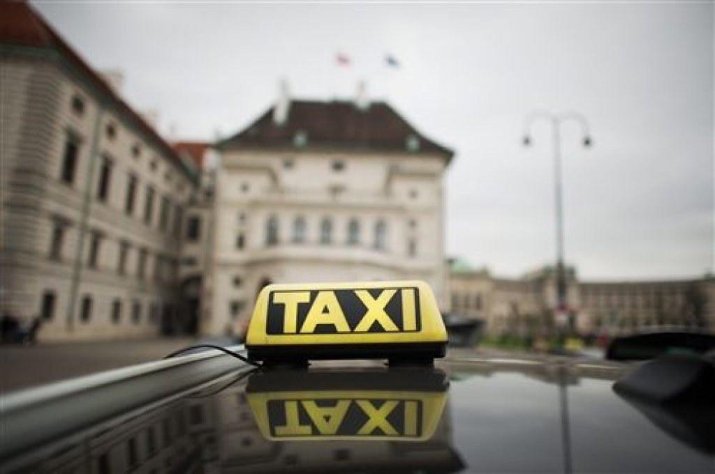 tubantia's tweet photo. Uber schikt voor 100 miljoen dollar https://t.co/yuK7Trowmq https://t.co/kop4gRI51I