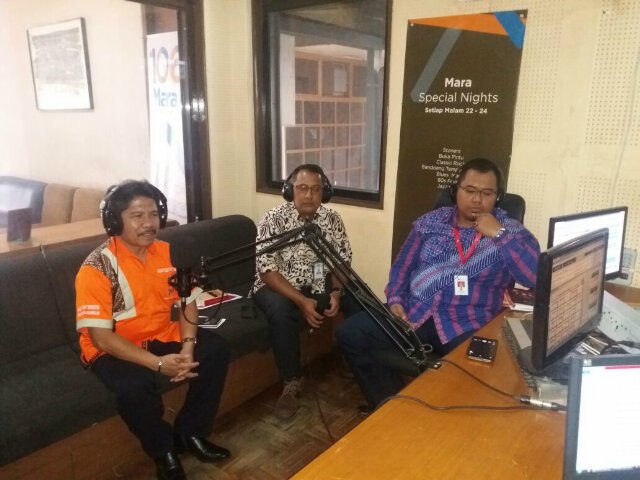 dudungsupriyad1's tweet photo. Talkshow Bersama ojk, unisba dan bps prov jabar didukung dinas kominfo jabar dan radio mara https://t.co/Vi6ozYcgrE