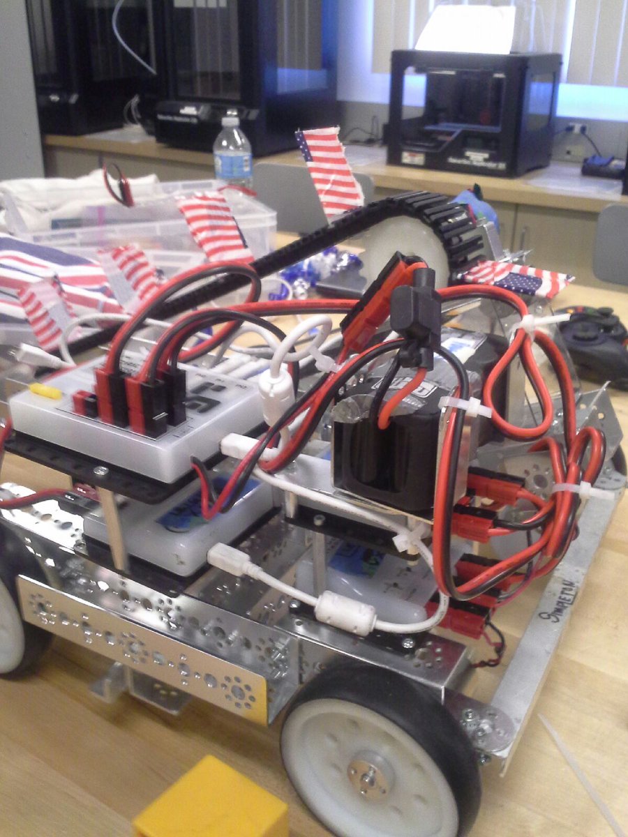 PatrioticRobots's tweet photo. Beginning of wiring. The official name of the robot is: "Simpleton" #PatrioticRobotics #District https://t.co/F0OU3ndHSg