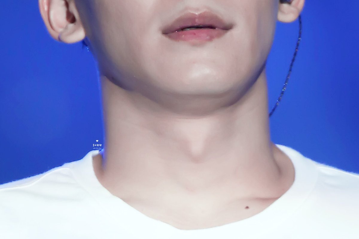 om7js's tweet photo. 이 세상에서 가장 아름다운 입술👄💕💕
#첸 #종대 #CHEN 
https://t.co/ON7BXCUHaC https://t.co/PHdwFBzS4e