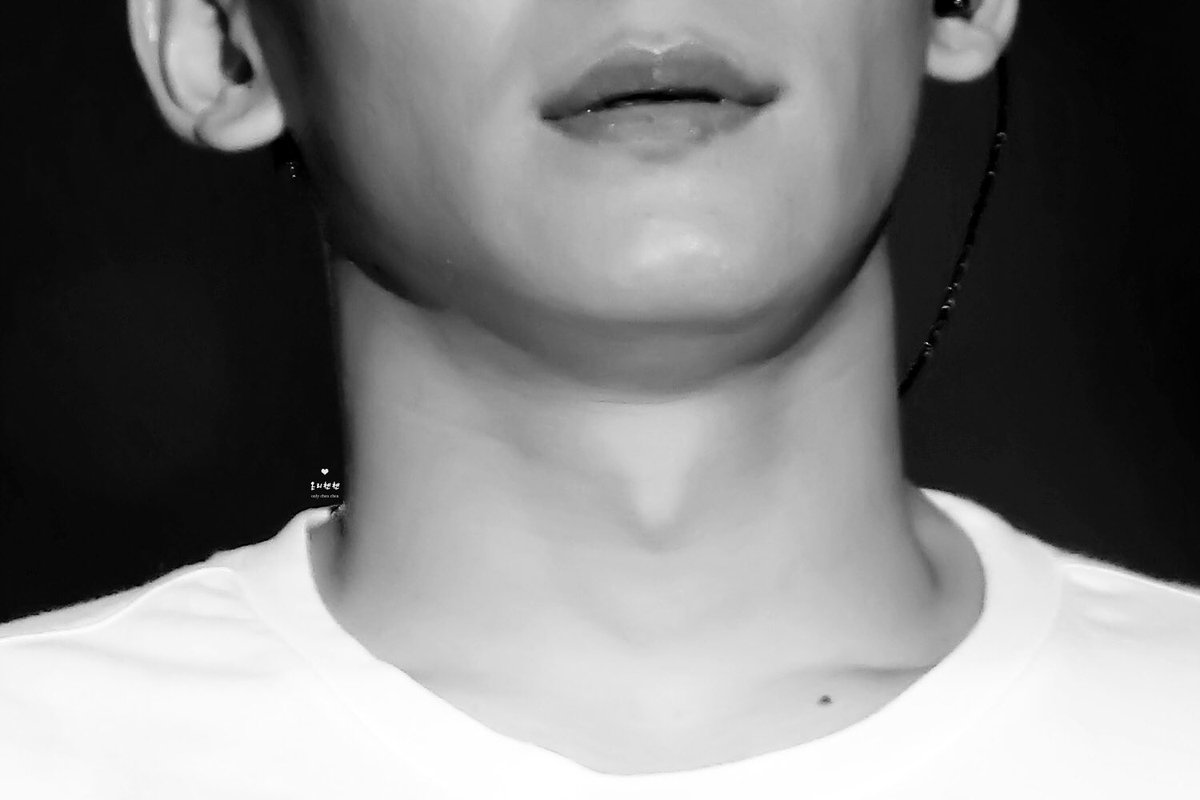 om7js's tweet photo. 이 세상에서 가장 아름다운 입술👄💕💕
#첸 #종대 #CHEN 
https://t.co/ON7BXCUHaC https://t.co/PHdwFBzS4e