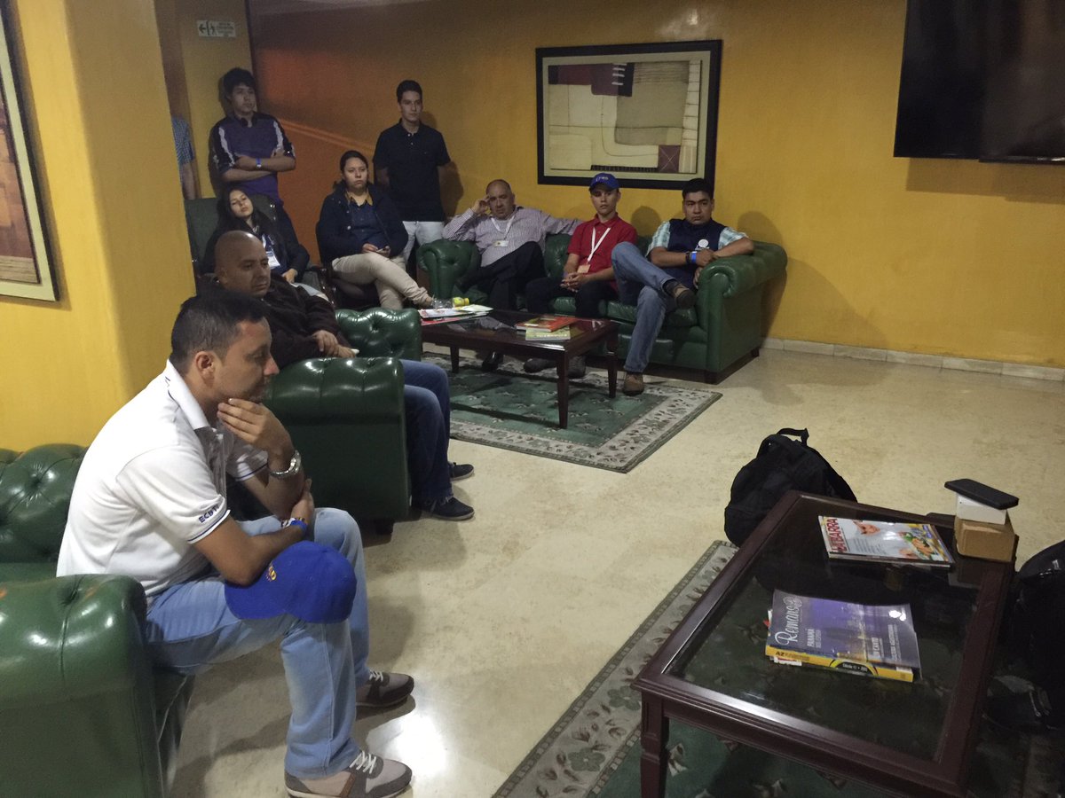 CaroCalleUNAD's tweet photo. Junto a nuestros estudiantes y docentes, compartimos un agradable espacio de experiencias y vivencias académicas. https://t.co/Px5RVYQhF7